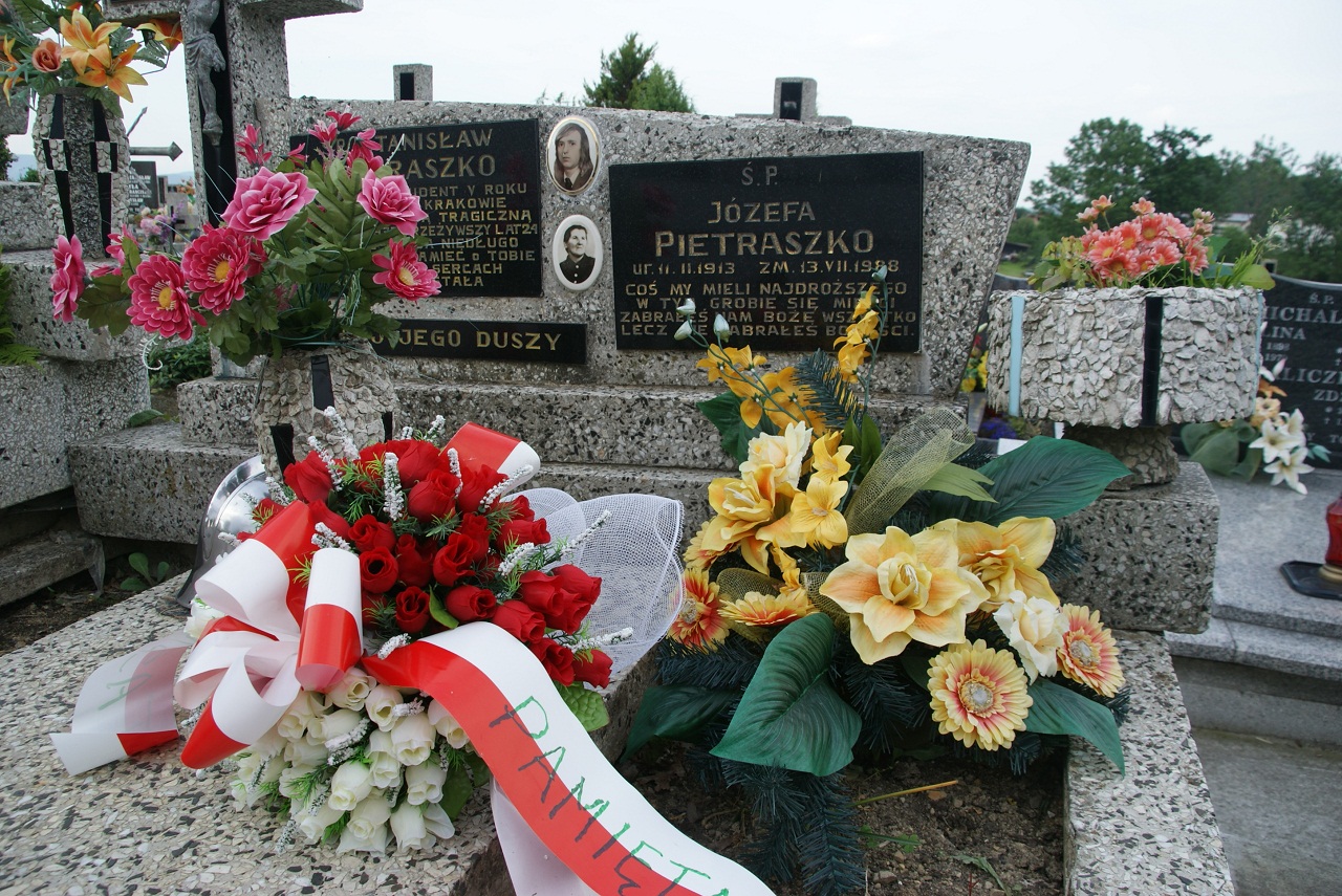 CZEŚĆ ICH PAMIĘCI